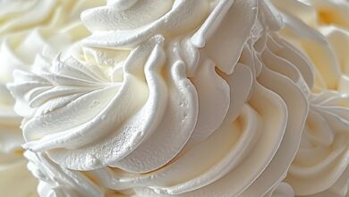 Fluffy Homemade Whipped Cream: A Simple Recipe for Any Dessert